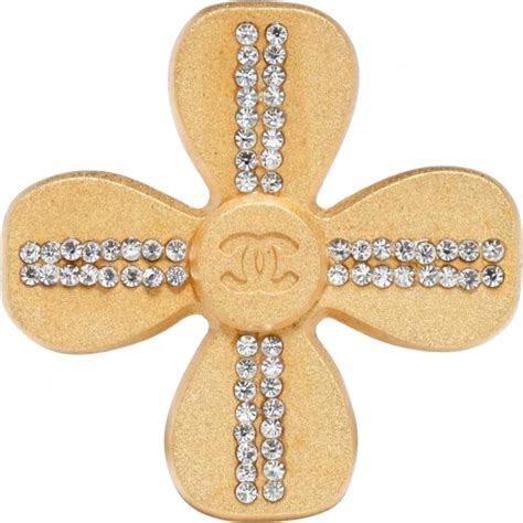 broche chanel vestiaire collective|chanel brooch and pin.